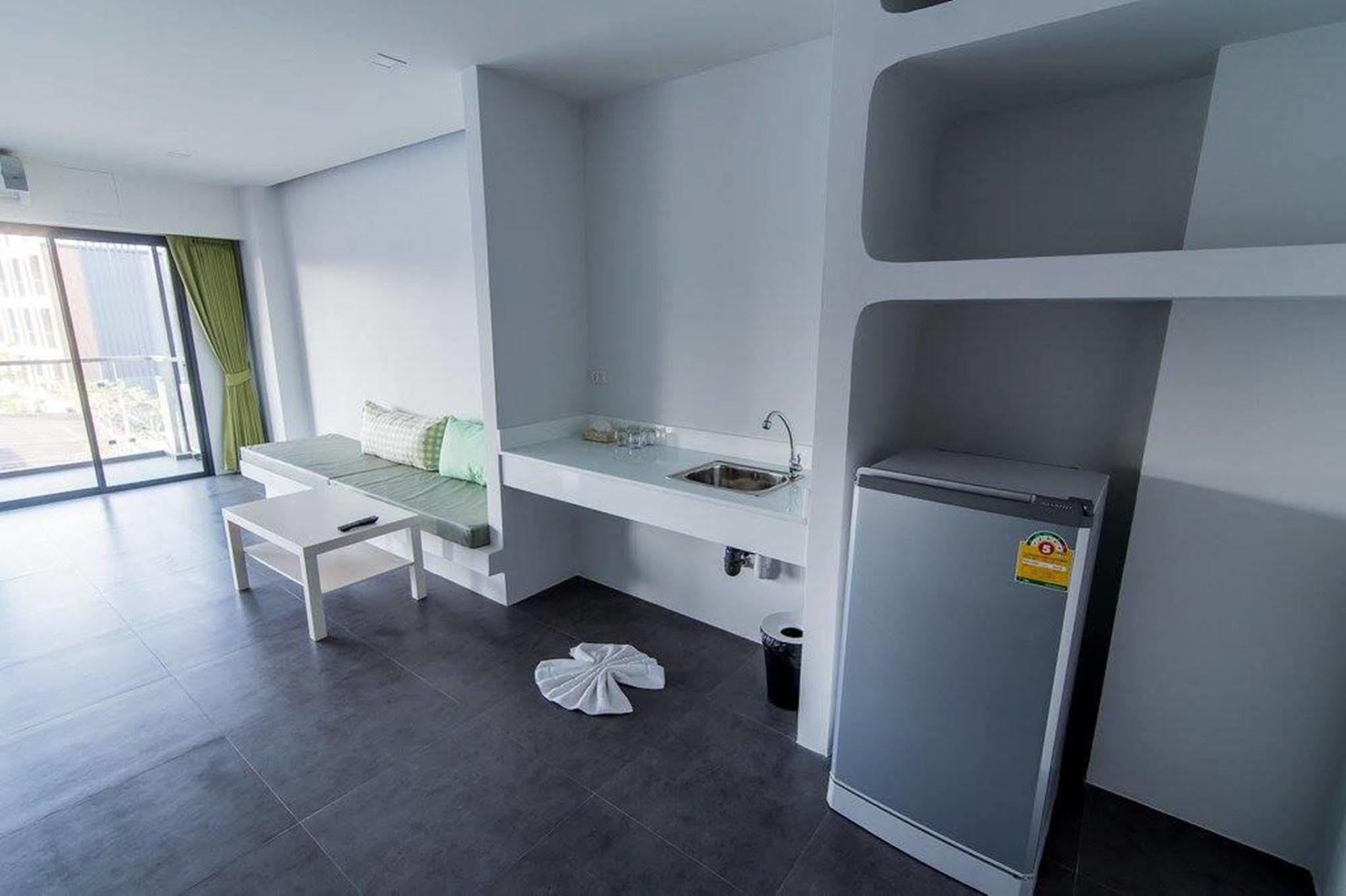 Hotel Panitar Haus à Chonburi Extérieur photo
