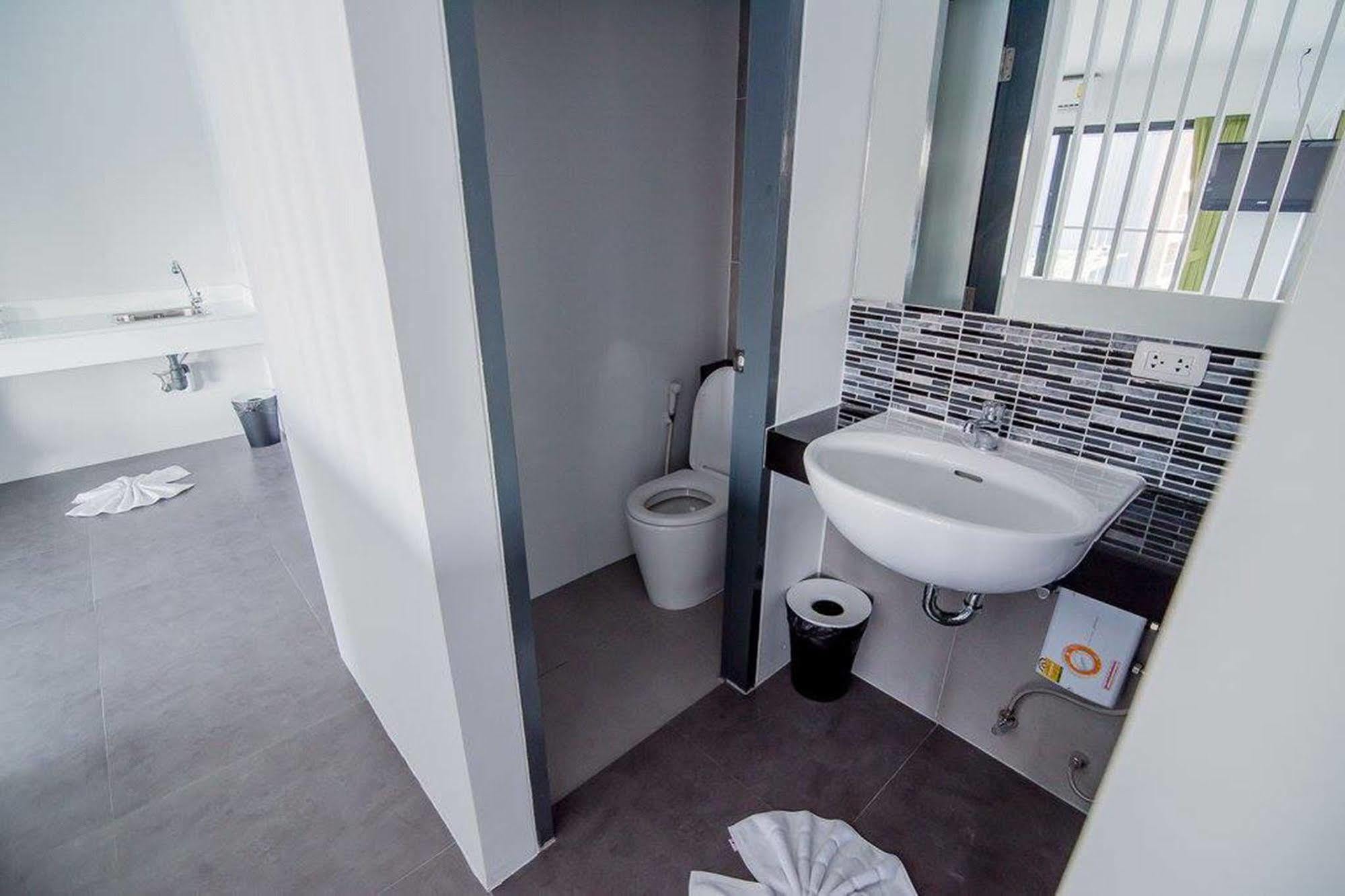 Hotel Panitar Haus à Chonburi Extérieur photo