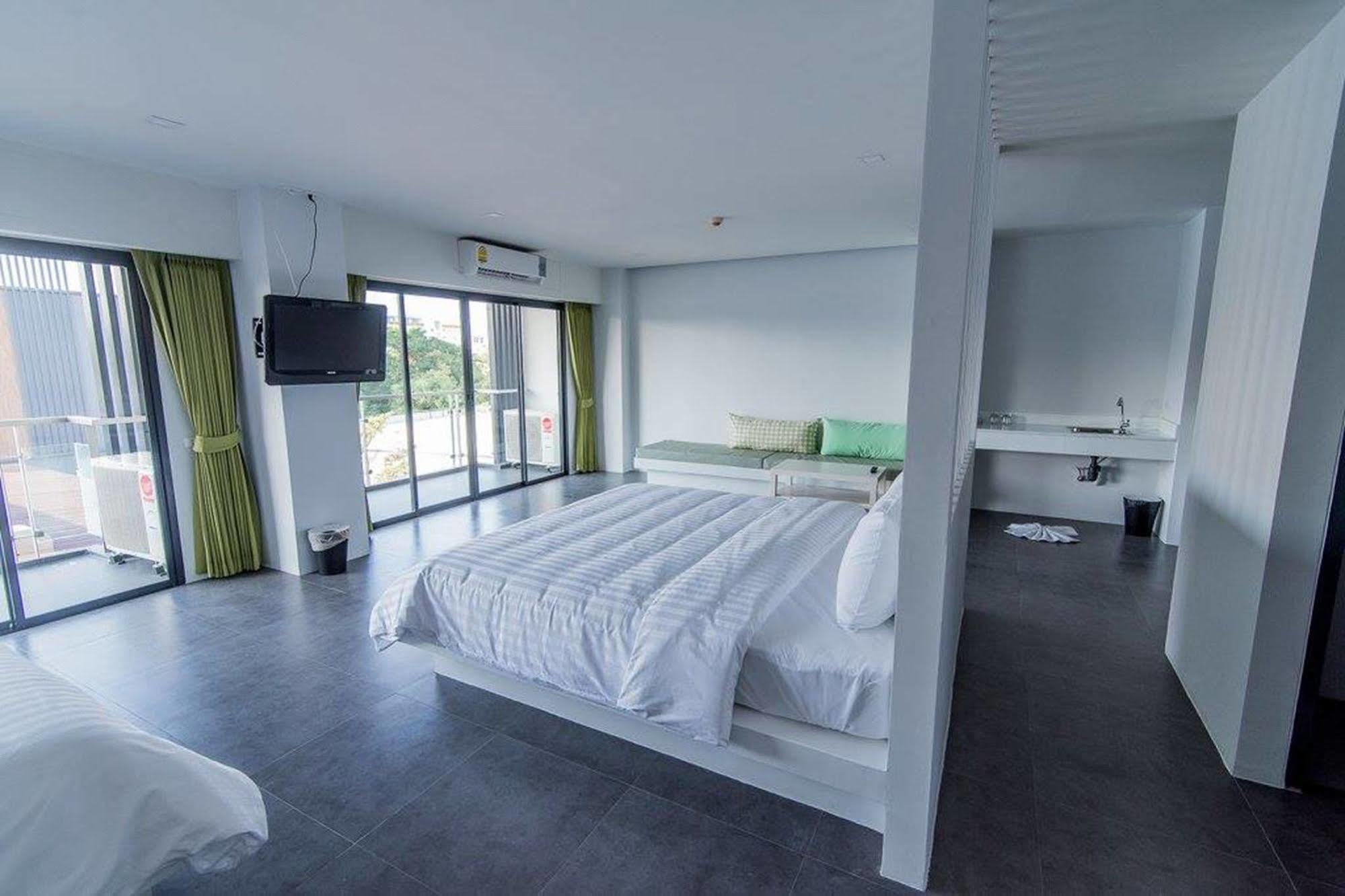 Hotel Panitar Haus à Chonburi Extérieur photo