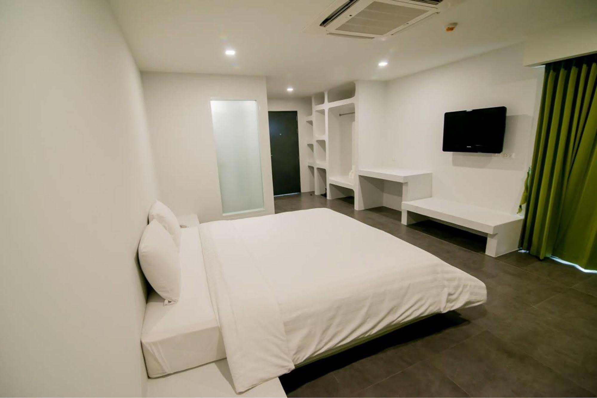 Hotel Panitar Haus à Chonburi Extérieur photo